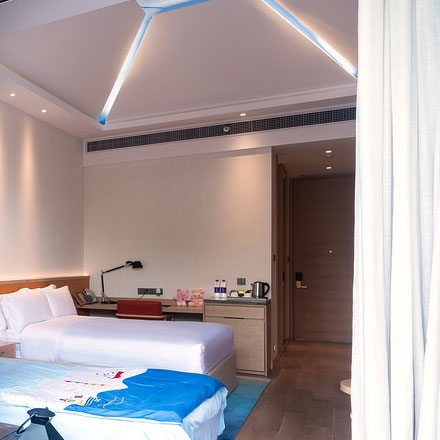 青島華潤(rùn)五洲購(gòu)物中心標(biāo)識(shí)設(shè)計(jì):融入華潤(rùn)五洲與購(gòu)物的多元文化